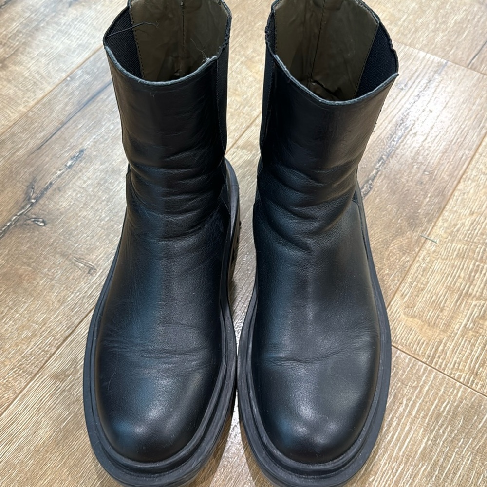 Zara %100 leather boots